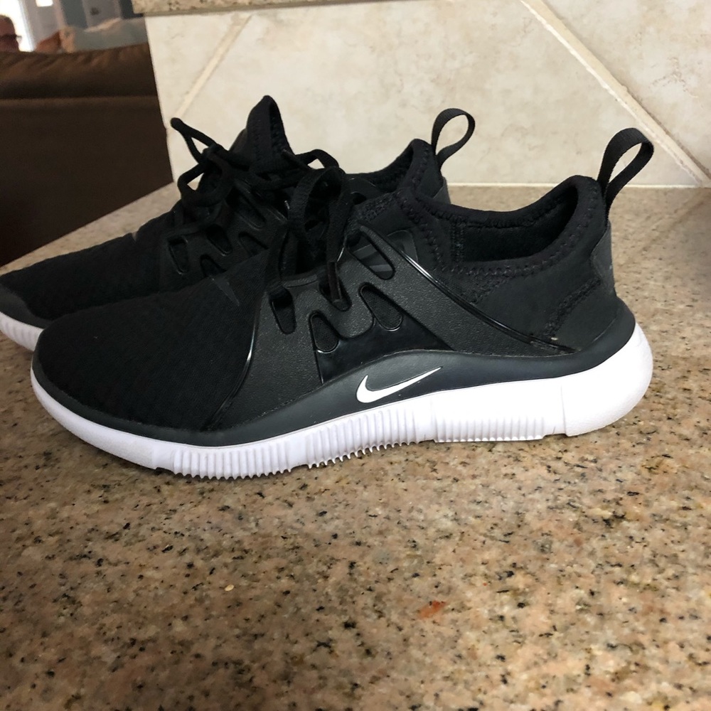 Like new Nike Tennis Shoes